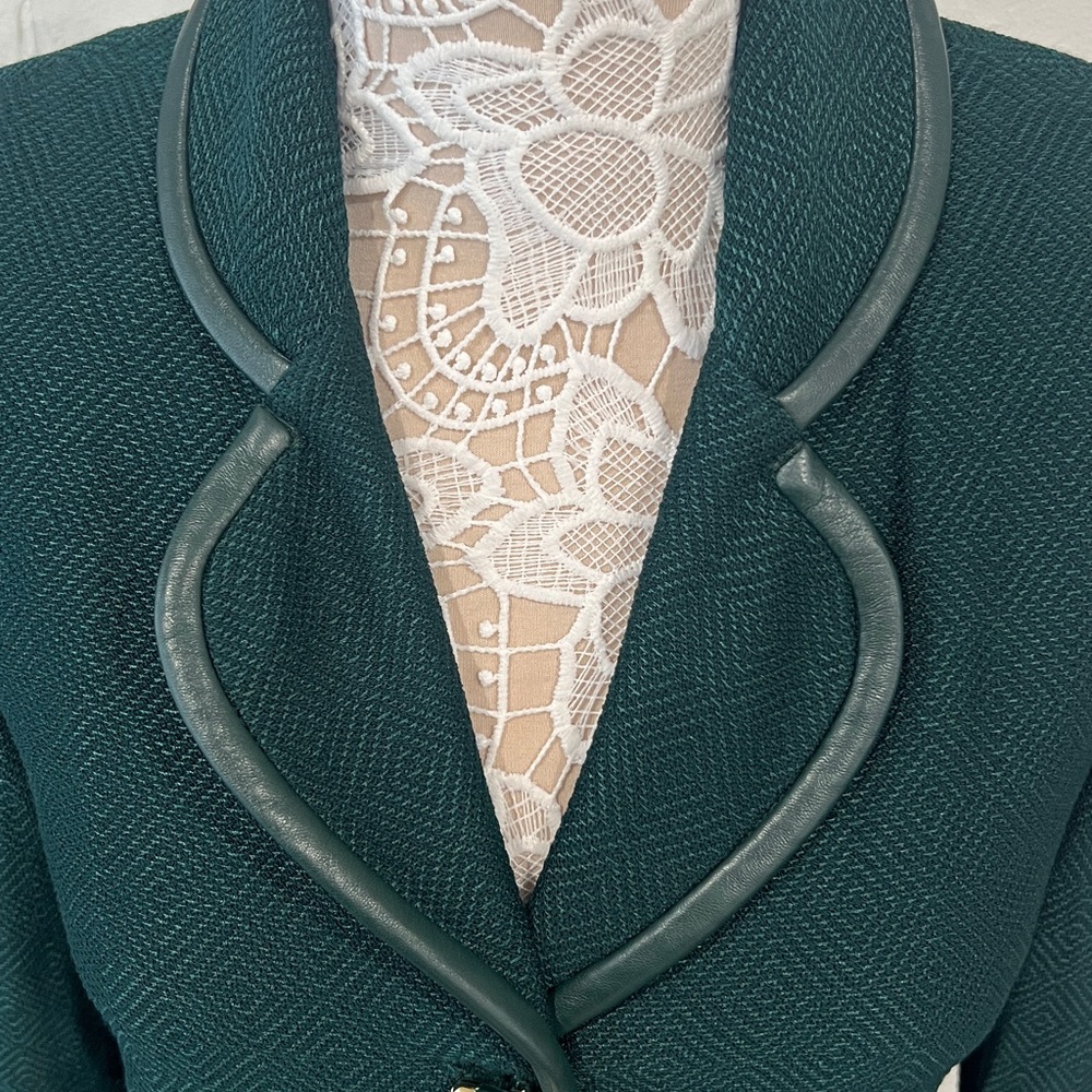 St. John Collection by Marie Gray Blazer - Picture 2 of 9